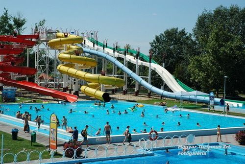 Kecskeméti Élményfürdő és Csúszdapark Kecskeméti fürdő árak, Kecskeméti fürdő belépő árak, kecskeméti fürdő nyitva tartás, kecskeméti fürdő, Kecskemét fürdő, Kecskemét fürdő árak, Kecskemét strand, csúszdapark, kecskeméti csúszdapark
